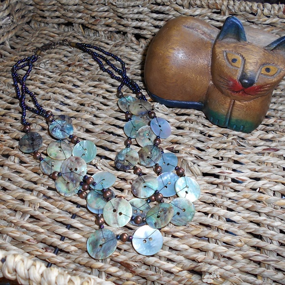 Shell button necklace - Picture 2 of 5